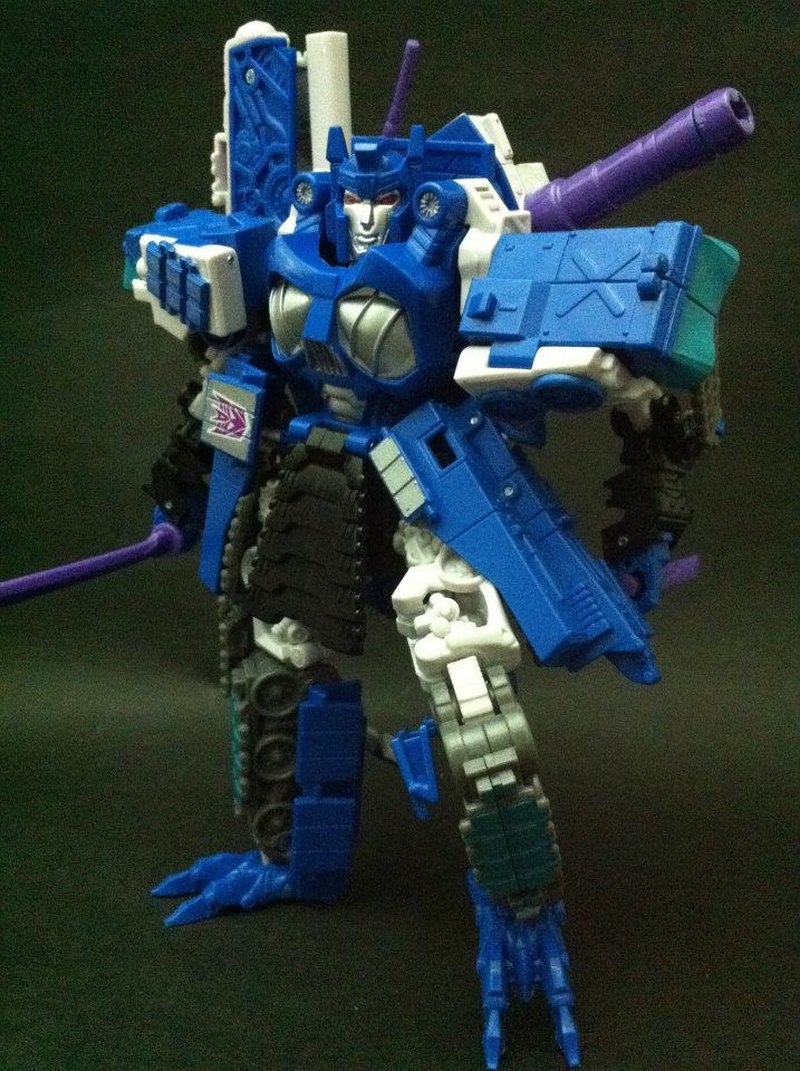 More Looks at Botcon 2012 Invasion Set Exclusive Gigatron in Robot